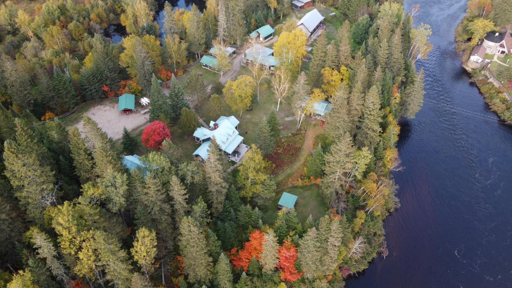 Domaine Le Bostonnais - Le Village En Bois Rond Ла-Тюк Экстерьер фото