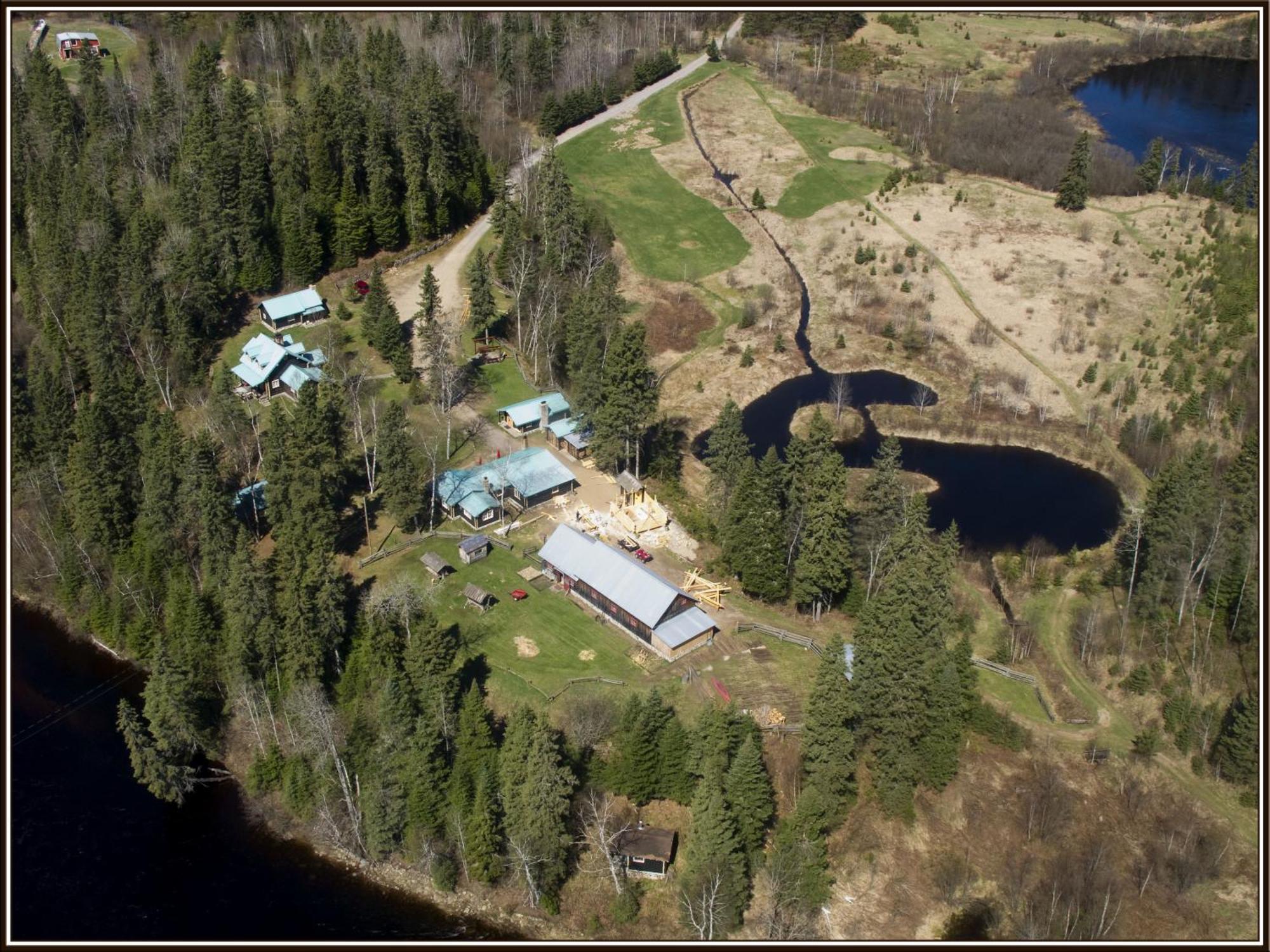 Domaine Le Bostonnais - Le Village En Bois Rond Ла-Тюк Экстерьер фото
