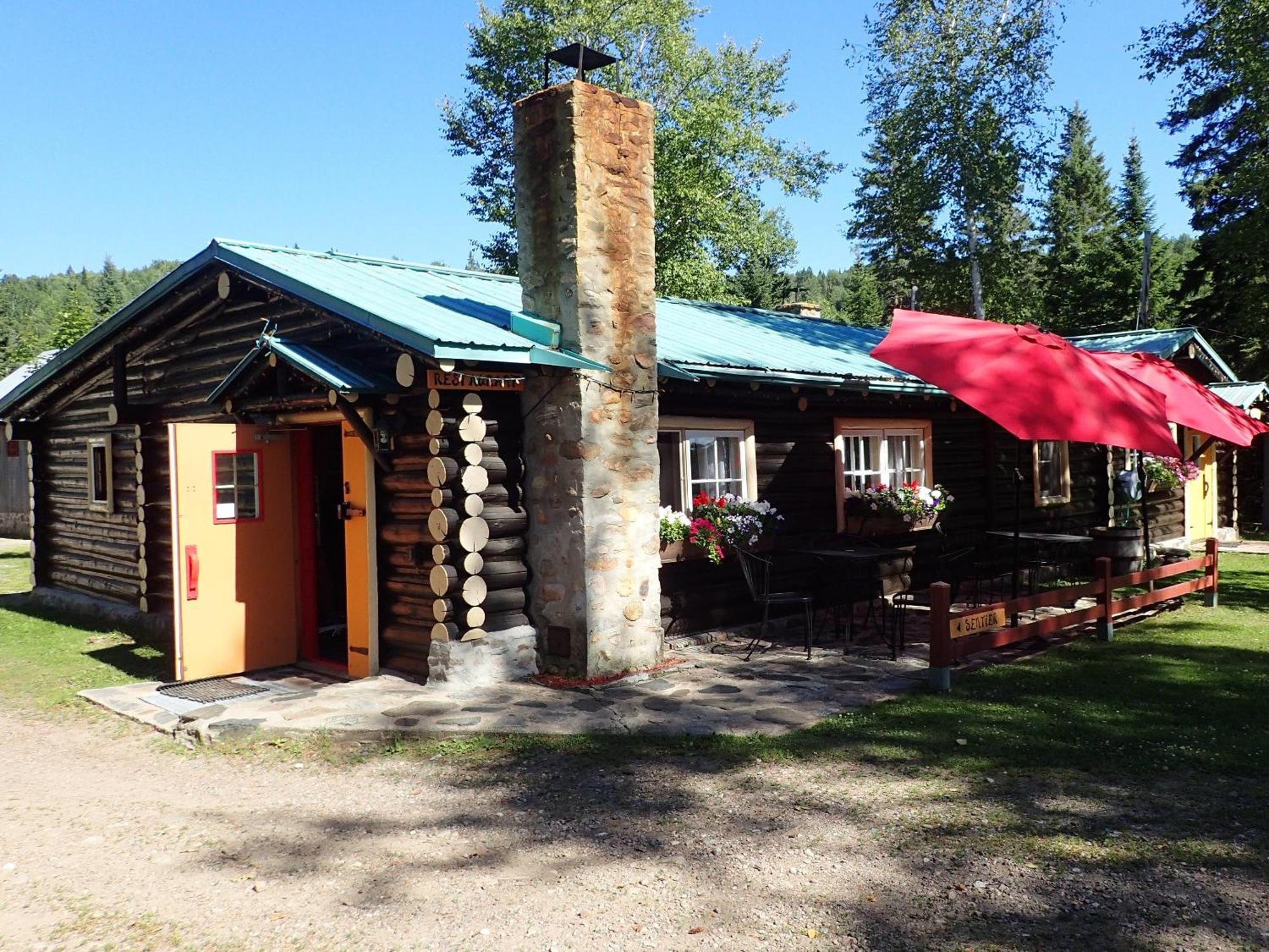 Domaine Le Bostonnais - Le Village En Bois Rond Ла-Тюк Экстерьер фото